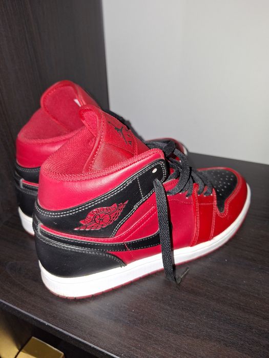 Sapatilhas air jordan mid pretas e vermelhas originais