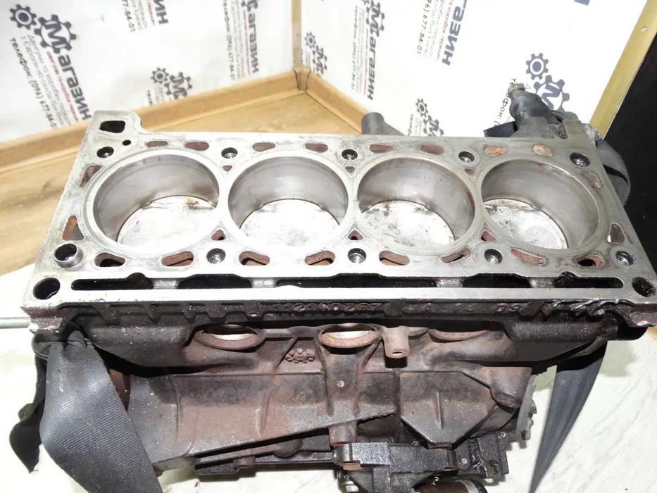 Блок двигуна взборі Renault Laguna 2 ii 1.8 16v f4c f4p