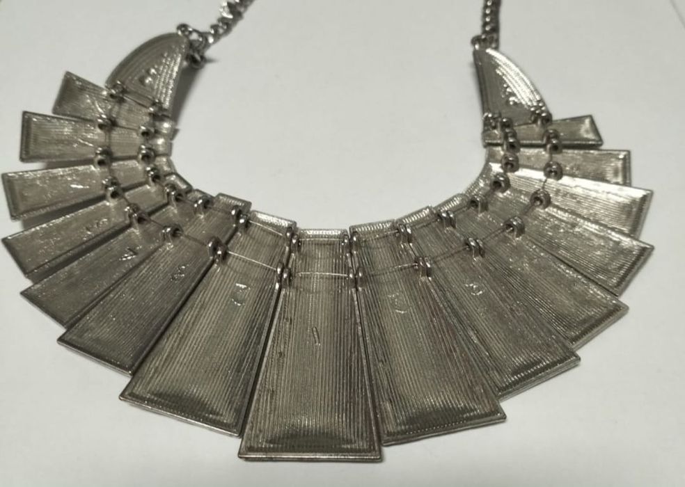 Colar étnico prateado