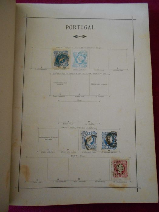 RARÍSSIMO 1.º álbum filatélico português, de 1901. Com 270 selos.