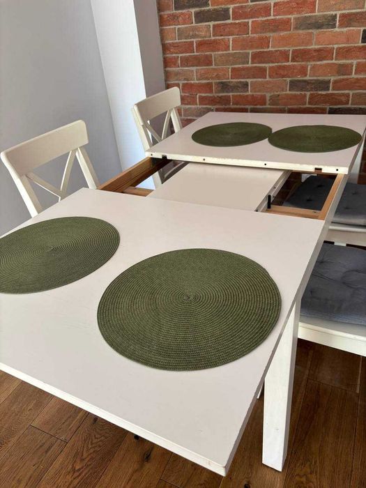 stół z 4 krzesłami Ikea