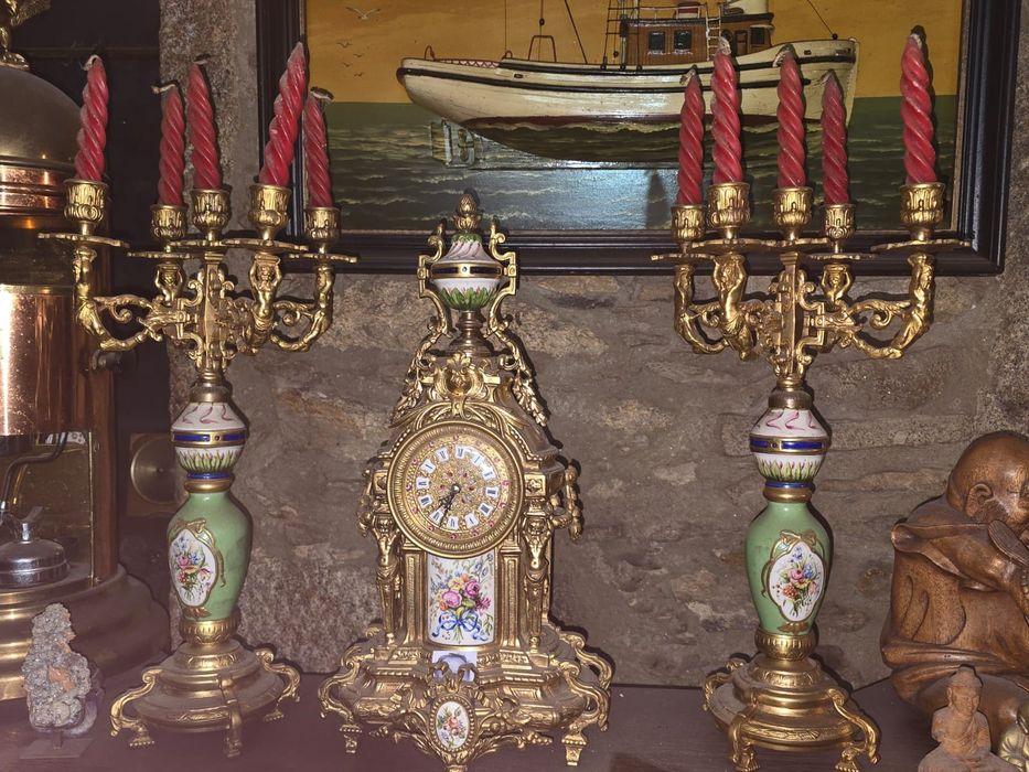 Relogio com candelabros