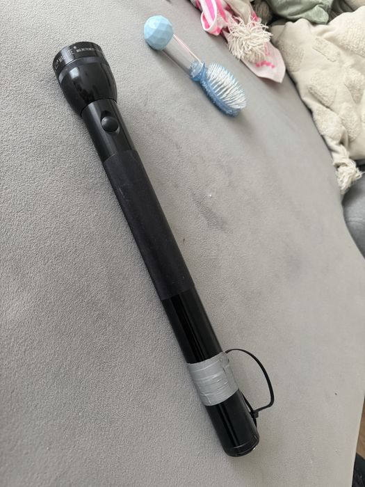 Latarka policyjna Mag-lite 6d baterie r20
