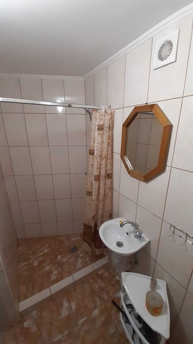 КІМНАТИ:СУЧАСНІ АПАРТАМЕНТИ у новобудові+класичний маленький будиночок