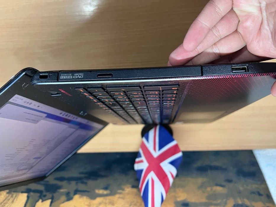 Asus X550V 15.6"TN FHD i7-7700HQ 16/256Gb GTX 950M 4Gb