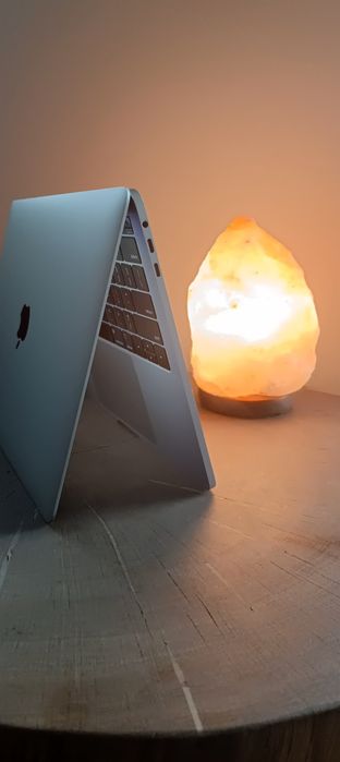 MacBook pro 13 M1 16gb ram  2022