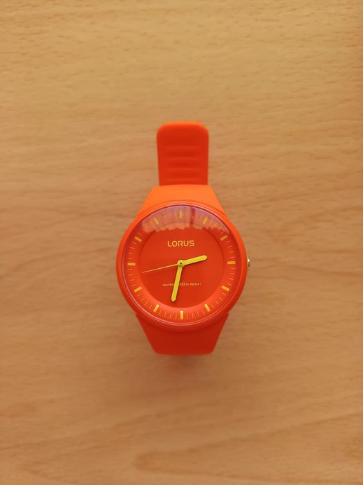 Vendo os relógios das fotos