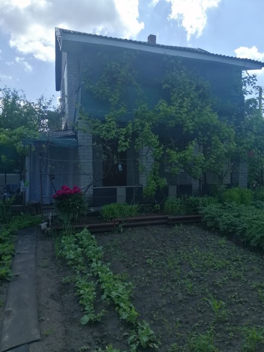 Продається дачна ділянка з будинком