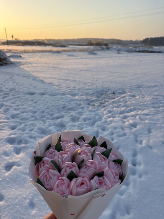 Тюльпани з атласної стрічки, чудовий подарунок на дееь закоханих