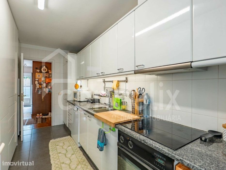 T2 ampliado, terraço, jacuzzi + T1 rendimento + estúdio, 2 lugares ...
