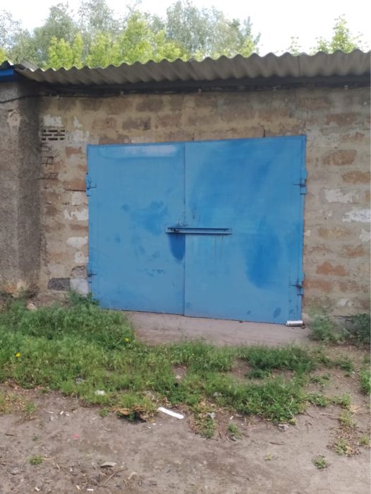 Гараж з погрібом