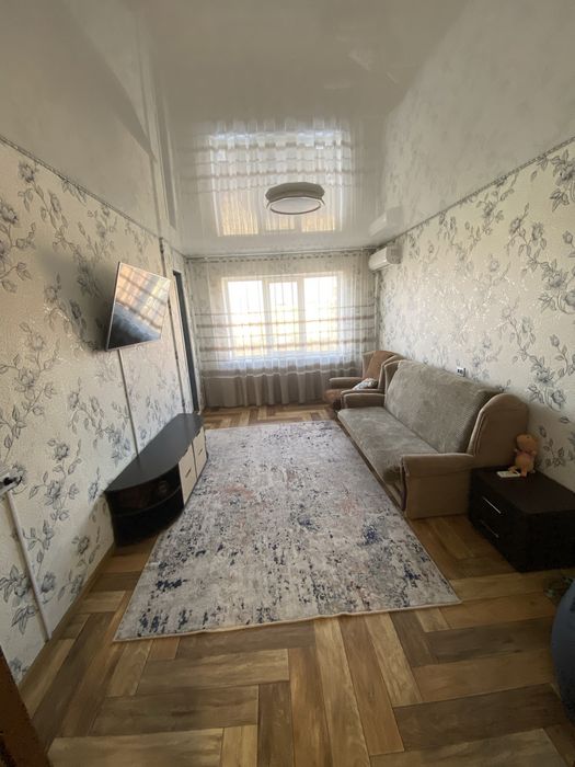 Продам 4-х кімнатну руминську квартиру