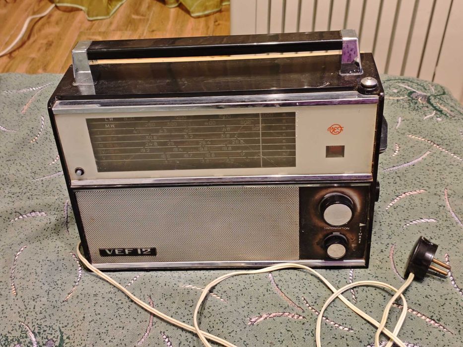Раритетний радіоприймач VEF - 12 робочій