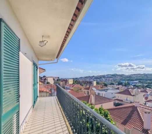 Moradia V4+2 no Murganhal, Oeiras, junto à Cidade do Futebol/Jamor