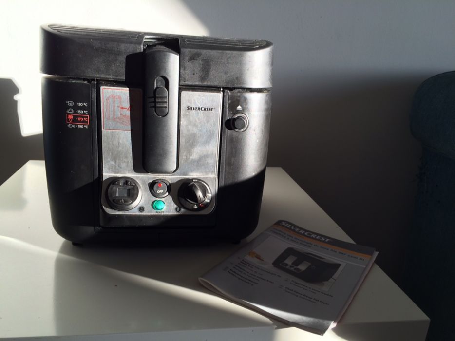 Fritadeira eletrica em bom estado otima para batata frita, rissois,..