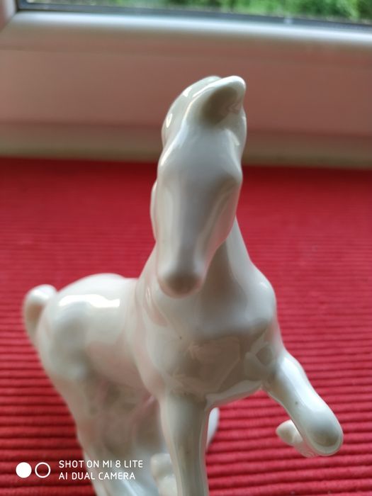 Порцелянова фігурка Кінь