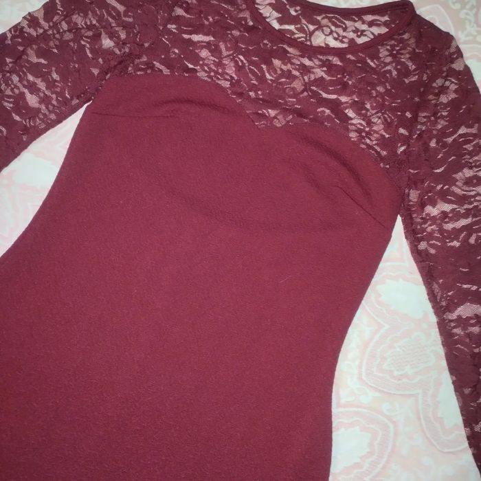 Vestido bordo rendado