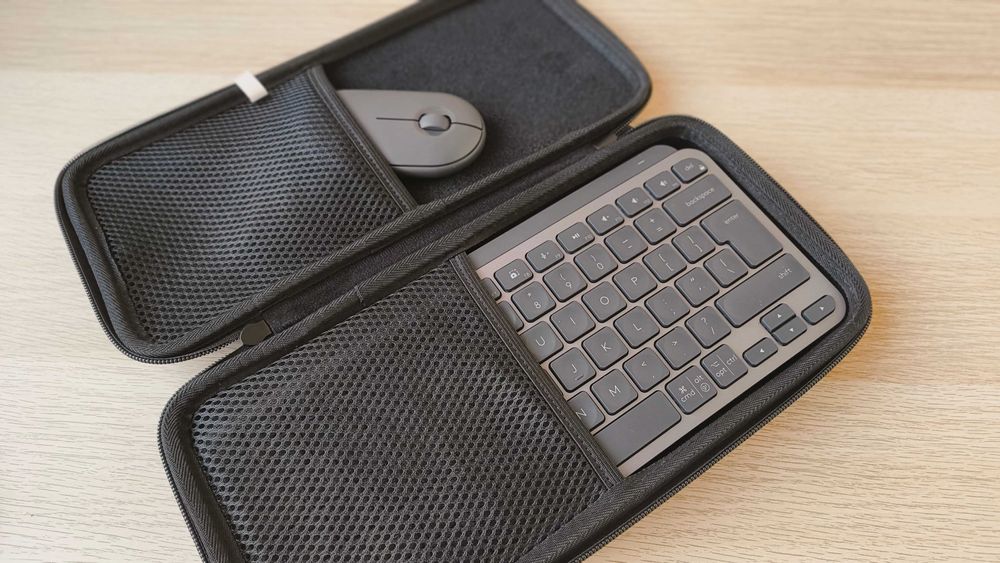 Teclado Logitech Mx Keys Mini + Rato Logitech Pebble M350 + Bolsa de transporte