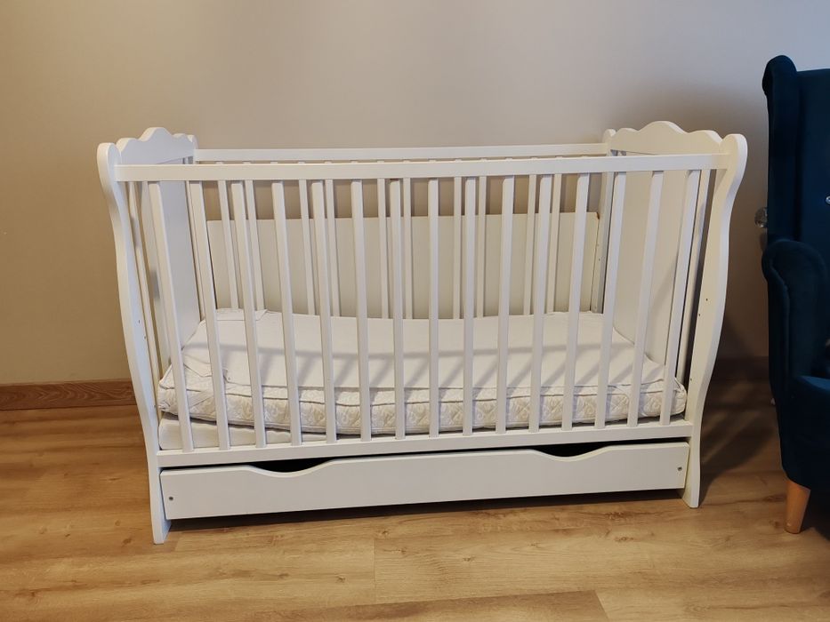 Łóżeczko dziecięce z materacem