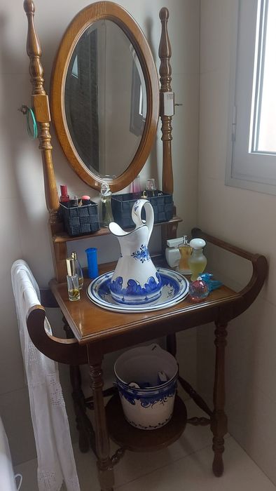 Lavatório Toucador Antigo em Madeira com Espelho