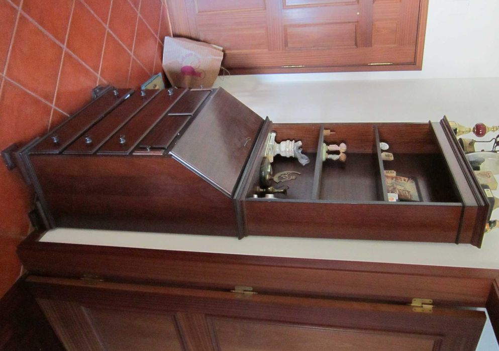 Móvel estante antigo classico vintage com escrivaninha