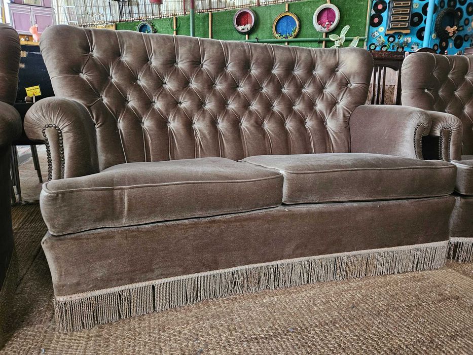 Sofá antigo de dois lugares em veludo - Sem qualquer zona rasgad