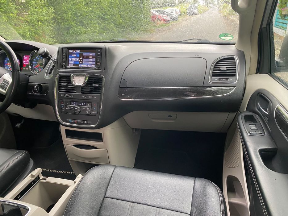 Chrysler Town & Country Voyager LPG  Dvd PL