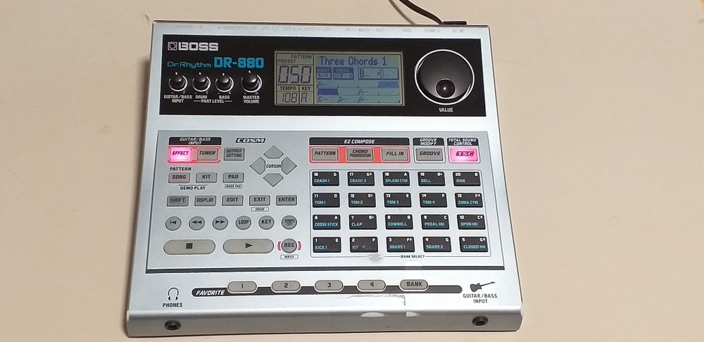 Boss DR-880 dr.Rythm automat perkusyjny.