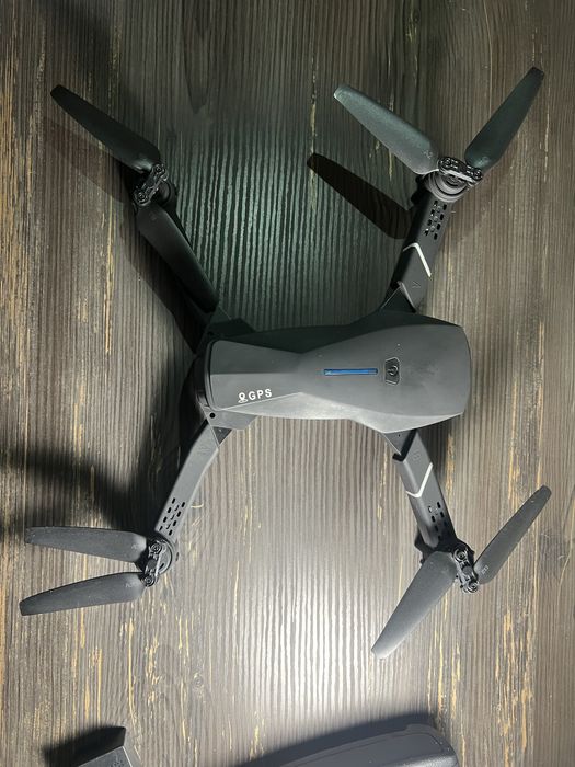 Дрон / квадрокоптер (Eachine E520s)