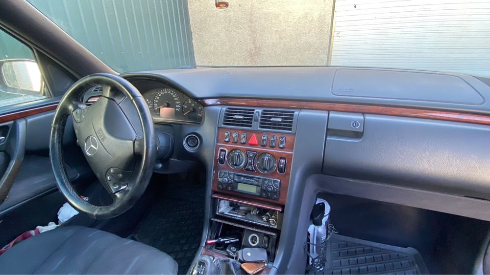 Mercedes E220 CDI530747207703613441
