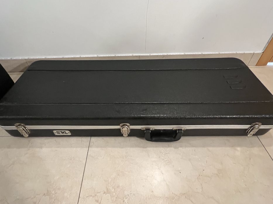 Charvel Desolation Sk3 c/ Hardcase