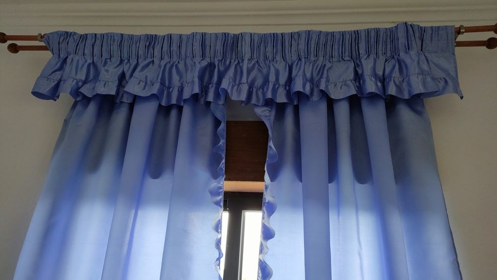 Cortina/cortinado azul acetinado com folhos (3 peças)