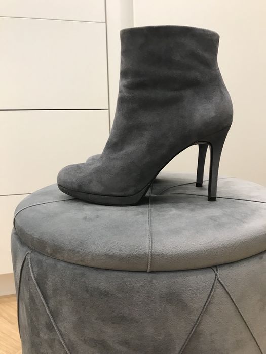 Szare botki na wysokiej szpilce