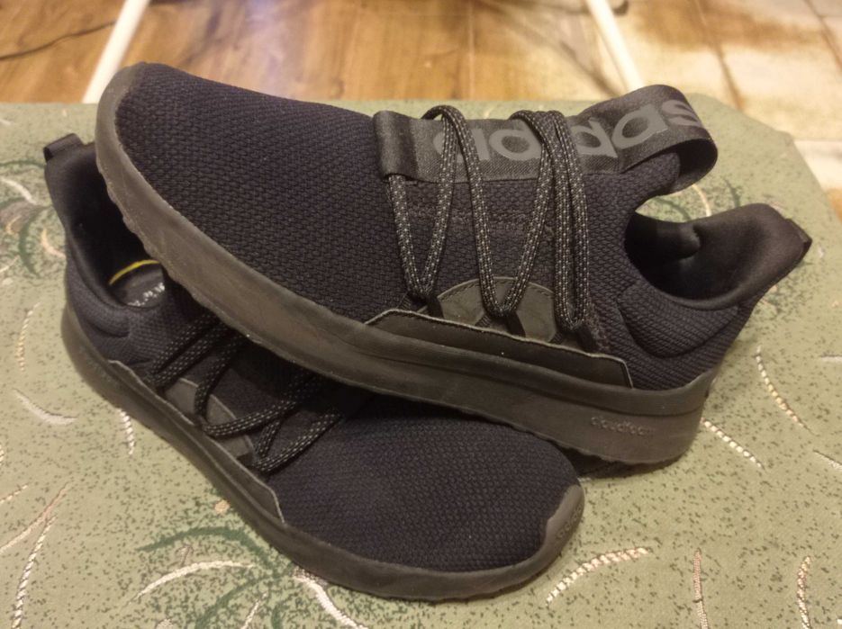 Кроссовки Adidas (оригинал) фирменные размер-44 стелька- 28см.