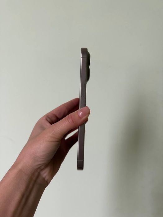 Apple iphone 15 pro max 256 рідний акамулятор все працює