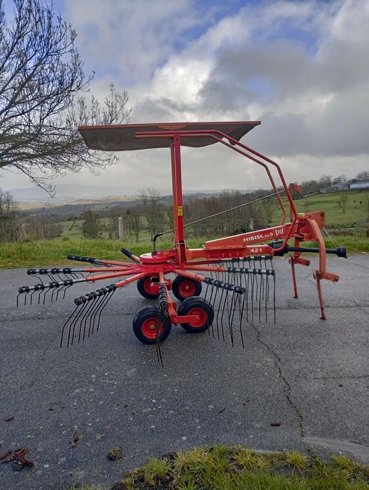 Juntador de feno Lely Welger Hibiscus 421