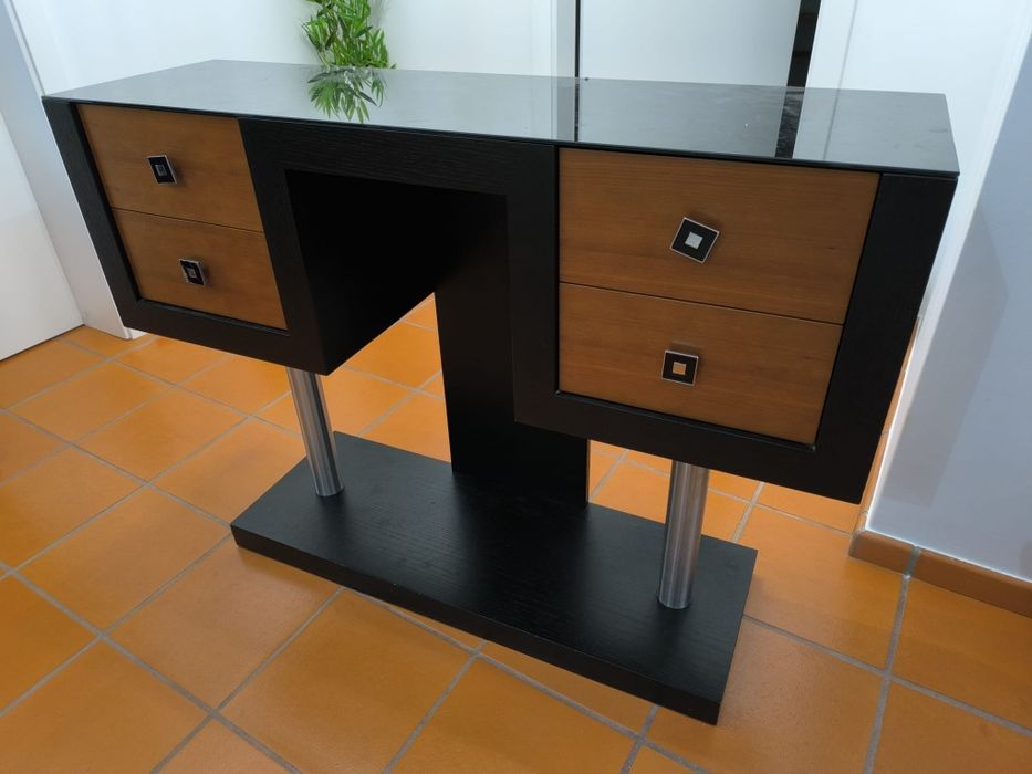 Móvel de entrada com espelho de parede