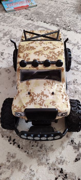 Джип на керуванні Cross World Monster