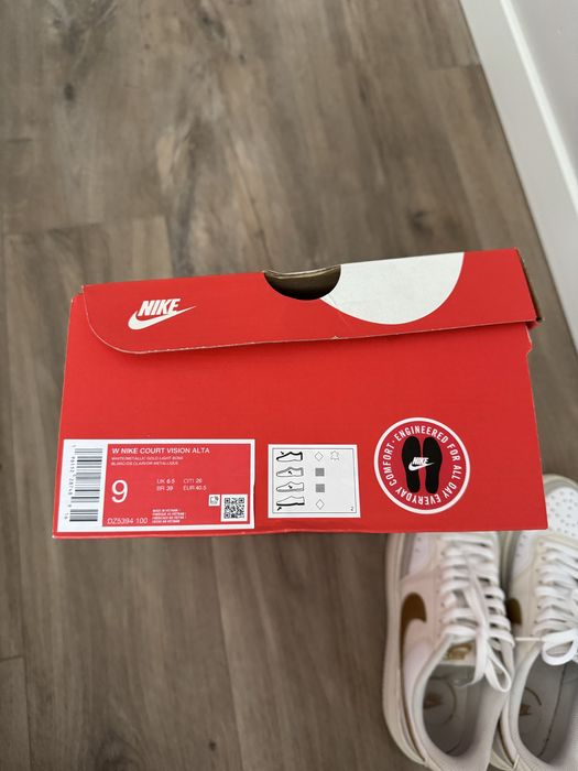 Кроссовки Nike Court размер 40,5
