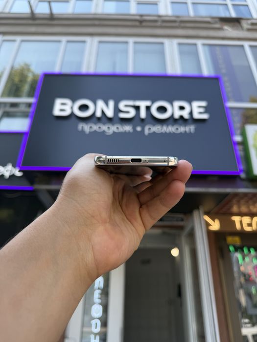 Samsung s22 256gb White. Гарний стан