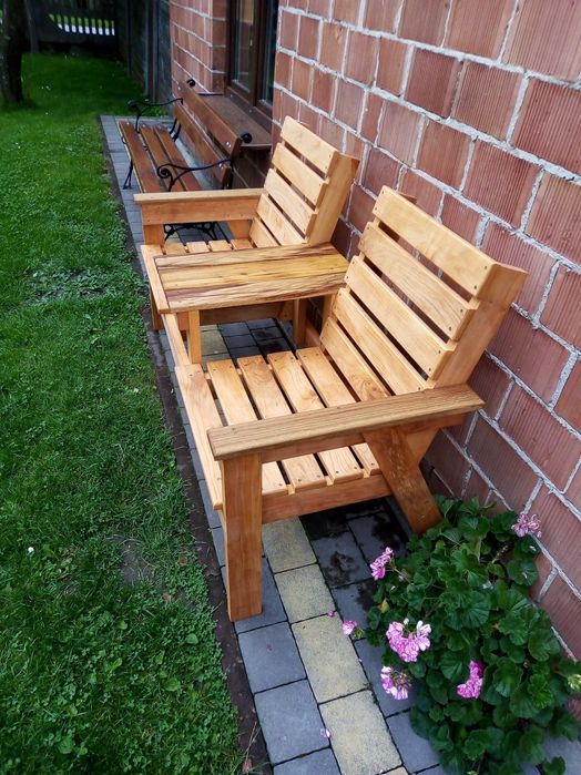 Ławka  że stolikiem