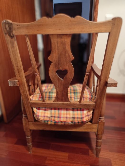 Cadeirão de Madeira