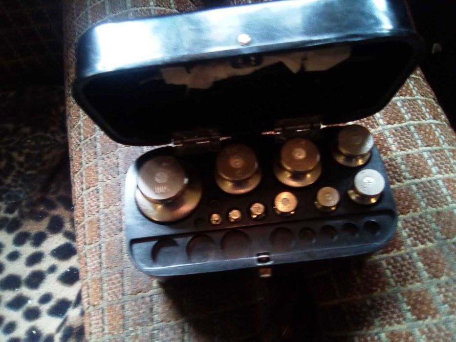 Продам гыри медецынские в пластиковой коробке