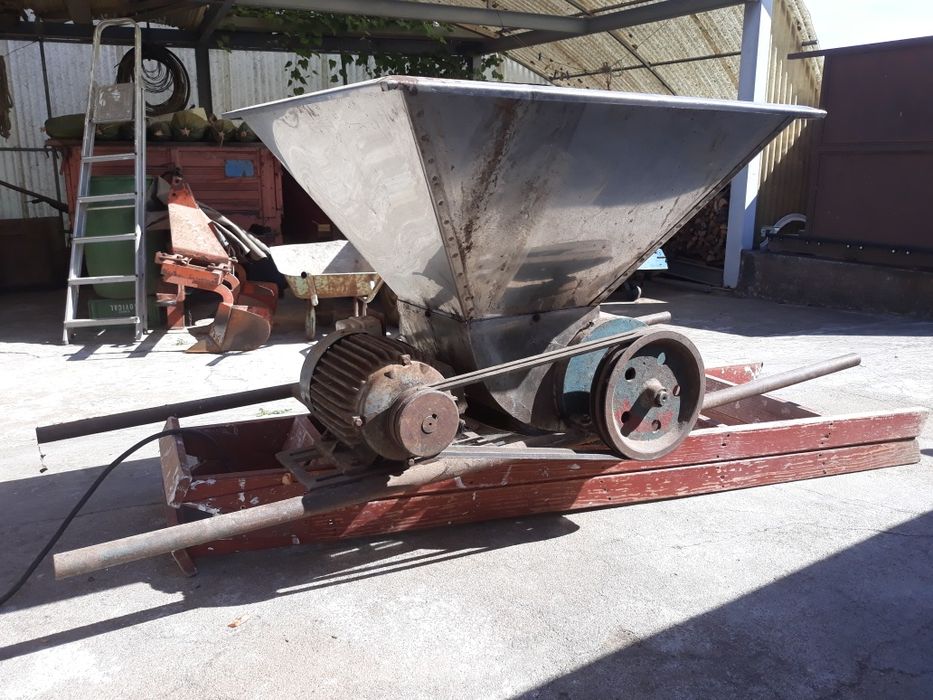 Pisadora eléctrica para uvas