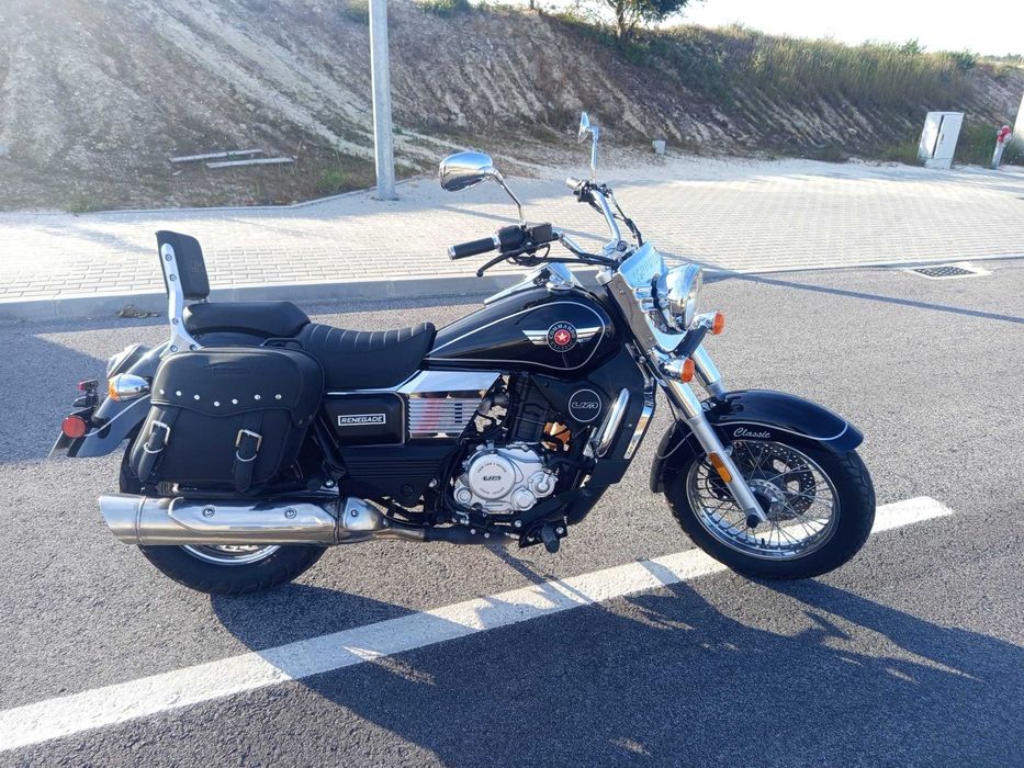 Motociclo UM Renegade Commando