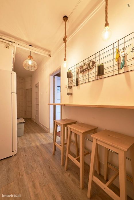 Quarto - localizado em Marquês de Pombal Lisbon