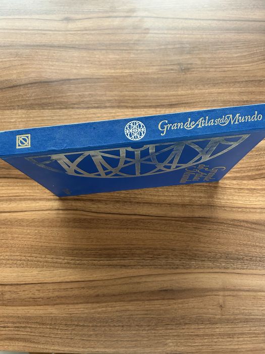 Livro “Grande Atlas do Mundo”