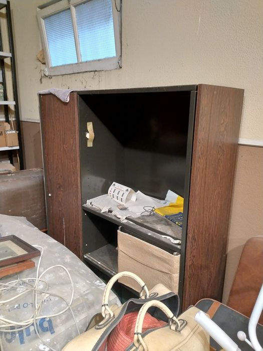 Móveis e artigos de escritório