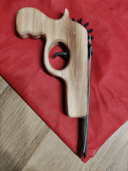 Pistolet do zabawy na gumki recepturki