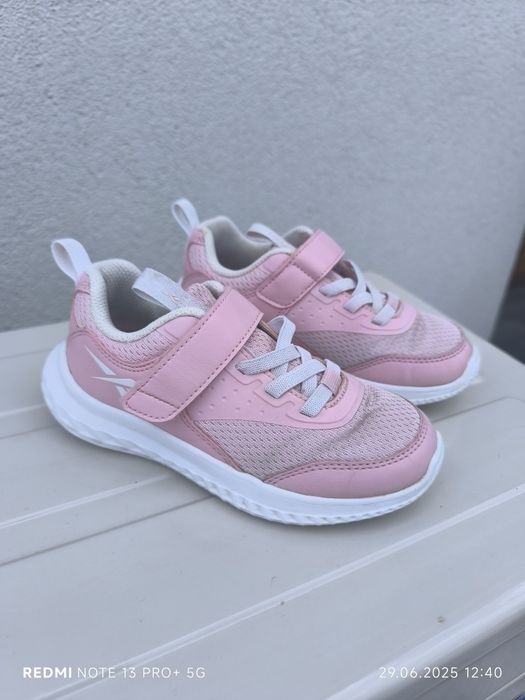 Różowe adidasy Reebok